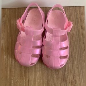 Pearly pink toddler jelly sandals